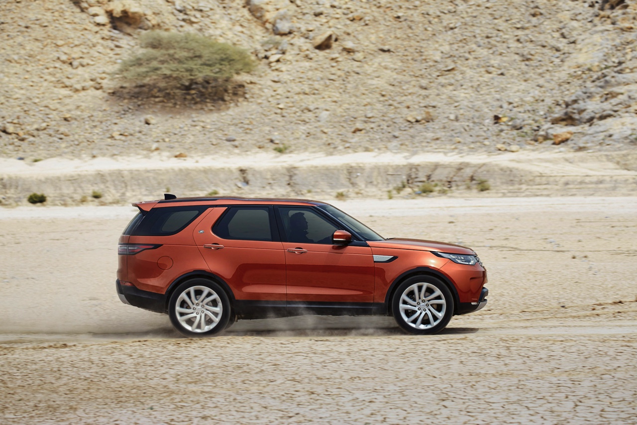 Introductie nieuwe Land Rover Discovery is een feit. De vierwielaangedreven zevenzits SUV komt in de lente van 2017 op de markt. Lees hier de prijzen en specificaties.