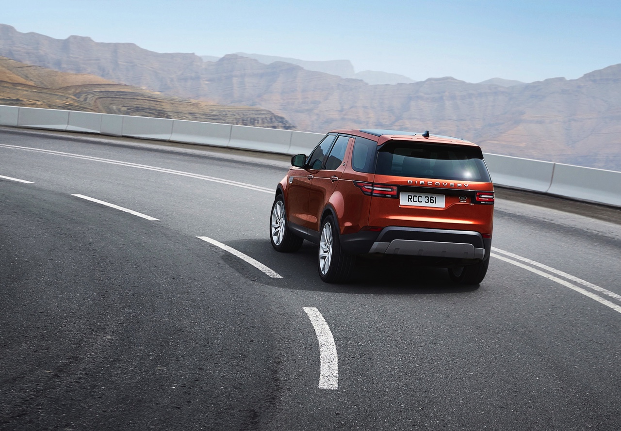 Introductie nieuwe Land Rover Discovery is een feit. De vierwielaangedreven zevenzits SUV komt in de lente van 2017 op de markt. Lees hier de prijzen en specificaties.