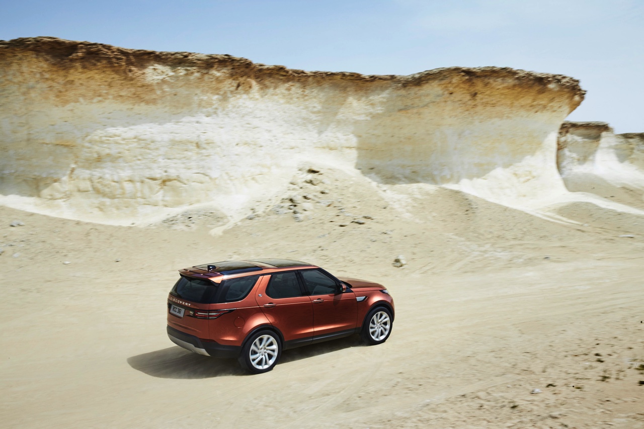 Introductie nieuwe Land Rover Discovery is een feit. De vierwielaangedreven zevenzits SUV komt in de lente van 2017 op de markt. Lees hier de prijzen en specificaties.