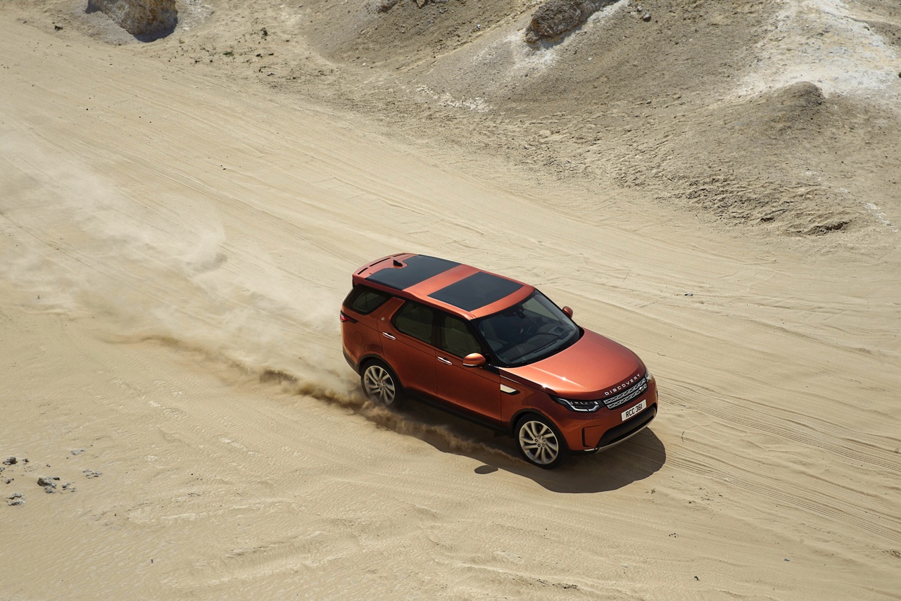 Introductie nieuwe Land Rover Discovery is een feit. De vierwielaangedreven zevenzits SUV komt in de lente van 2017 op de markt. Lees hier de prijzen en specificaties.