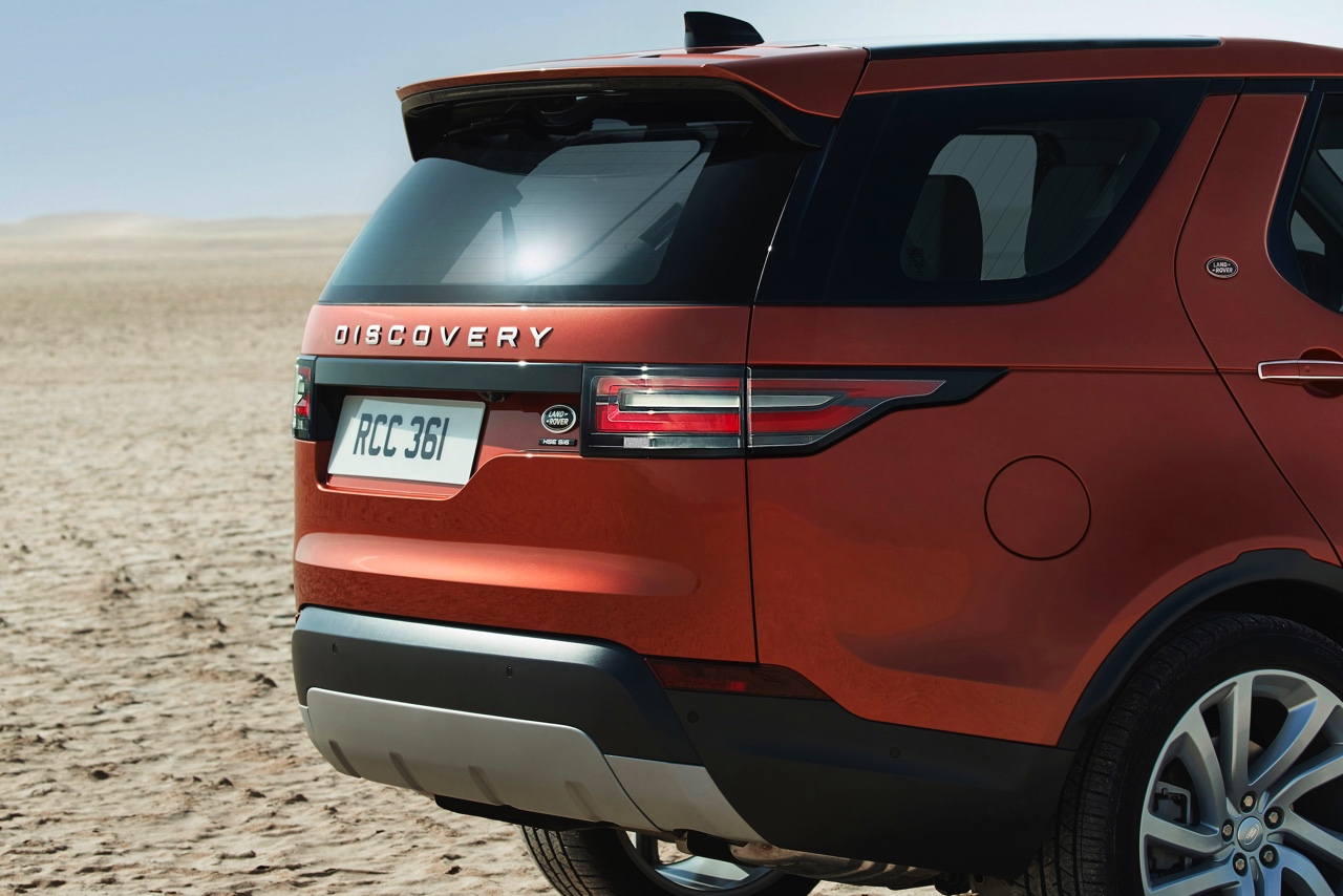 Introductie nieuwe Land Rover Discovery is een feit. De vierwielaangedreven zevenzits SUV komt in de lente van 2017 op de markt. Lees hier de prijzen en specificaties.