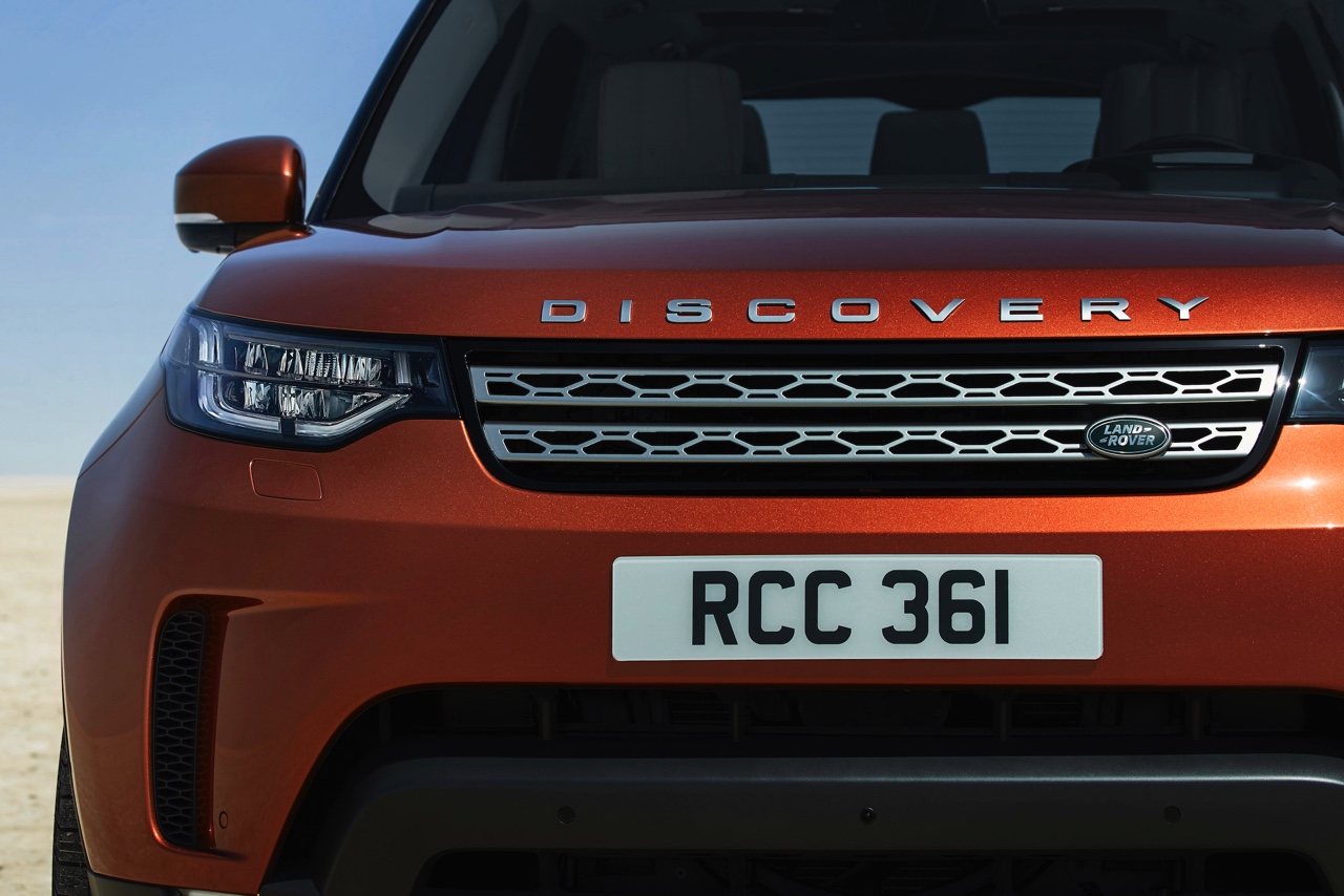 Introductie nieuwe Land Rover Discovery is een feit. De vierwielaangedreven zevenzits SUV komt in de lente van 2017 op de markt. Lees hier de prijzen en specificaties.