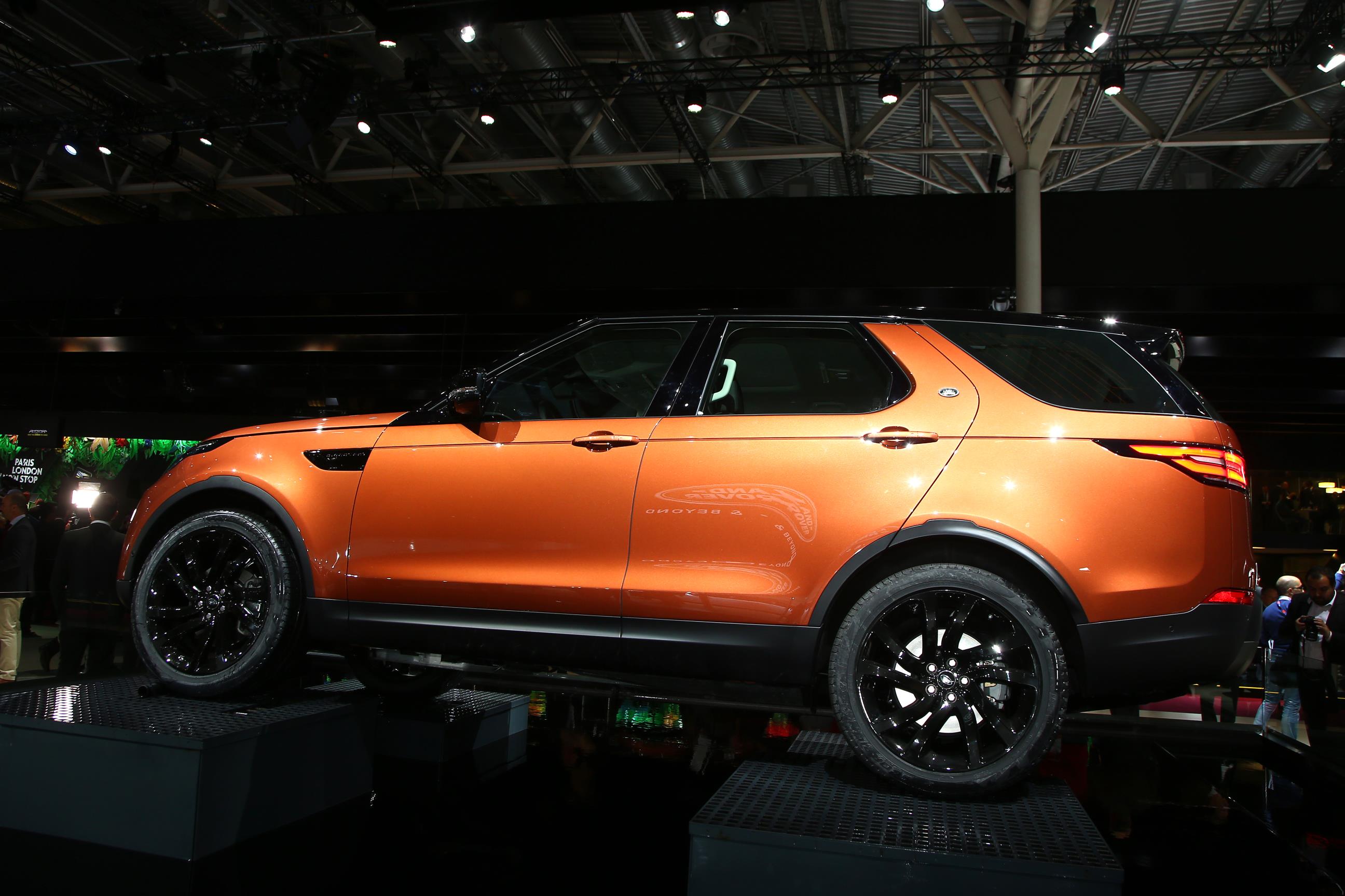 Introductie nieuwe Land Rover Discovery is een feit. De vierwielaangedreven zevenzits SUV komt in de lente van 2017 op de markt. Lees hier de prijzen en specificaties.