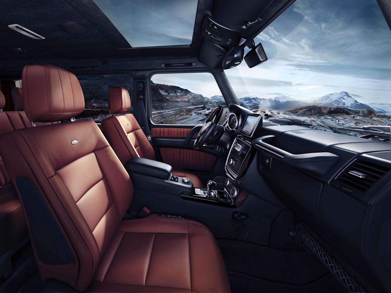 Mercedes-Benz G-Klasse klaar voor modeljaar 2016 met nieuwe motoren en aangepast in- en exterieur. Ook het onderstel is verbeterd.