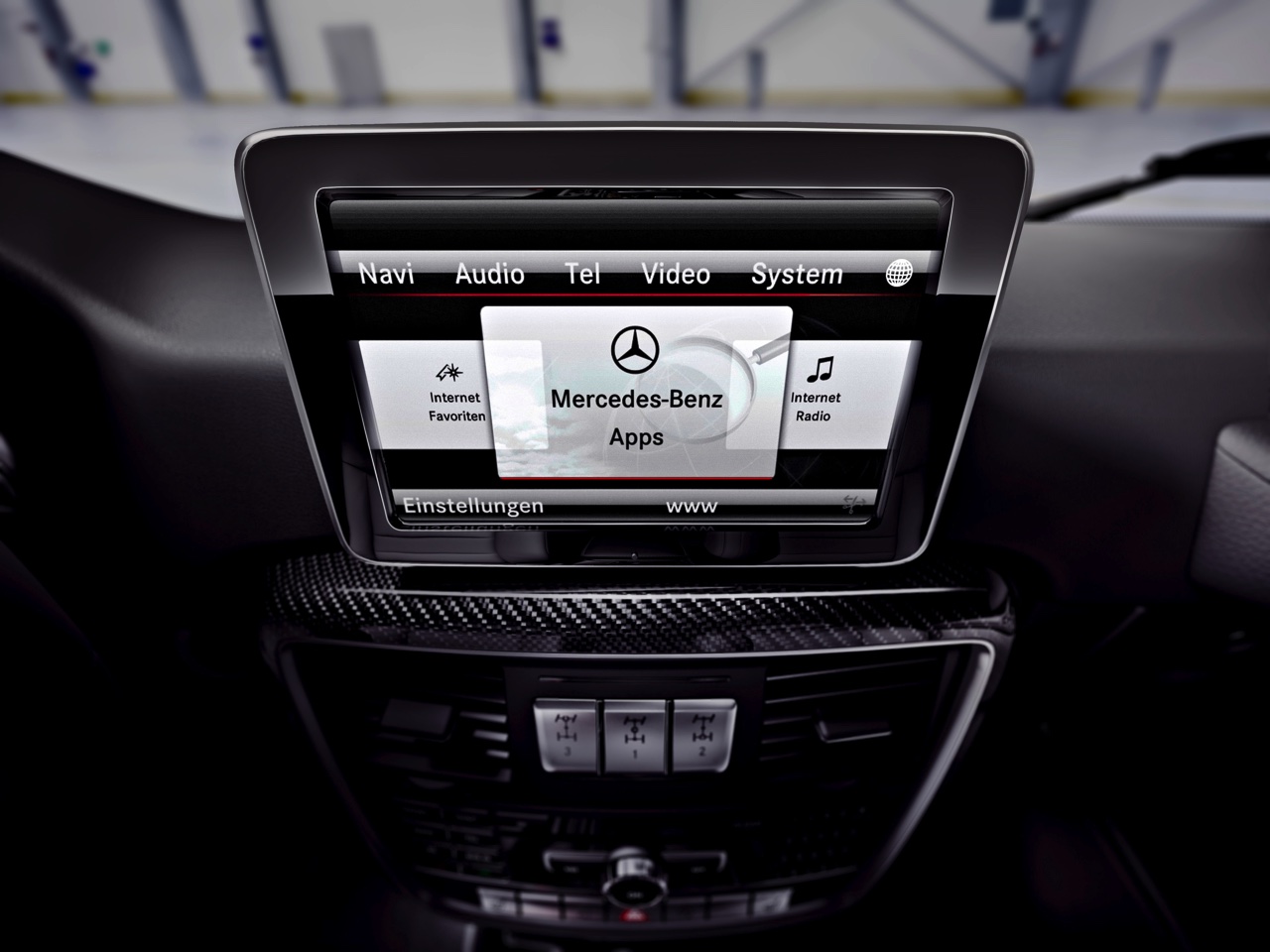 Mercedes-Benz G-Klasse klaar voor modeljaar 2016 met nieuwe motoren en aangepast in- en exterieur. Ook het onderstel is verbeterd.