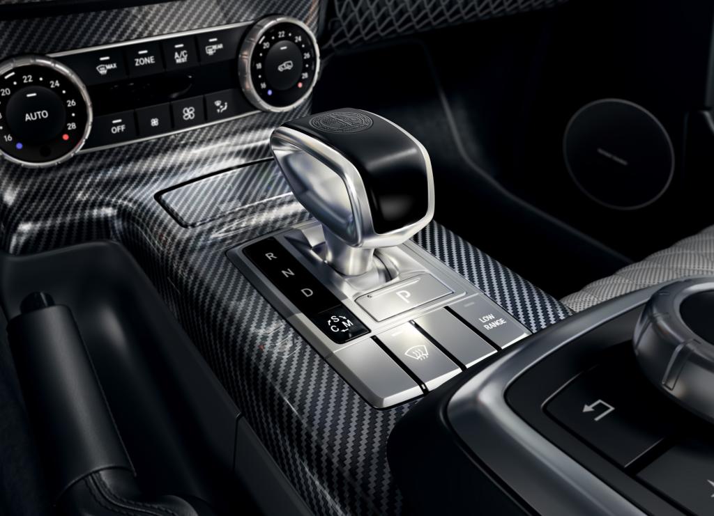 Mercedes-Benz G-Klasse klaar voor modeljaar 2016 met nieuwe motoren en aangepast in- en exterieur. Ook het onderstel is verbeterd.