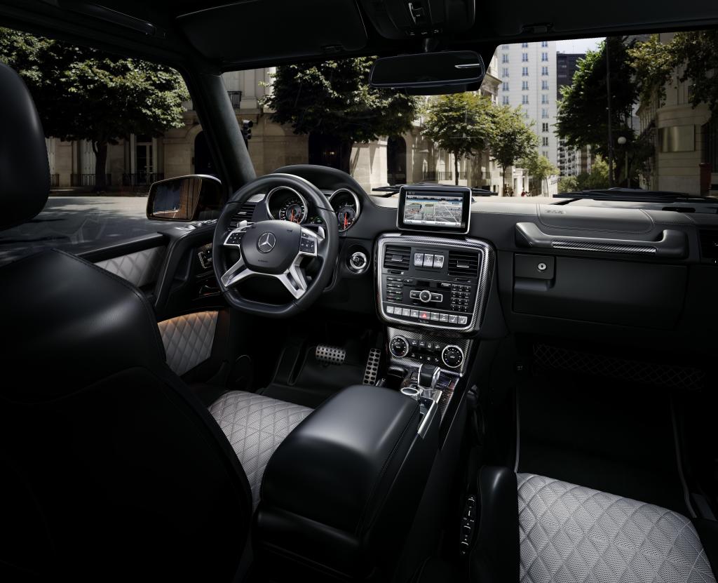 Mercedes-Benz G-Klasse klaar voor modeljaar 2016 met nieuwe motoren en aangepast in- en exterieur. Ook het onderstel is verbeterd.