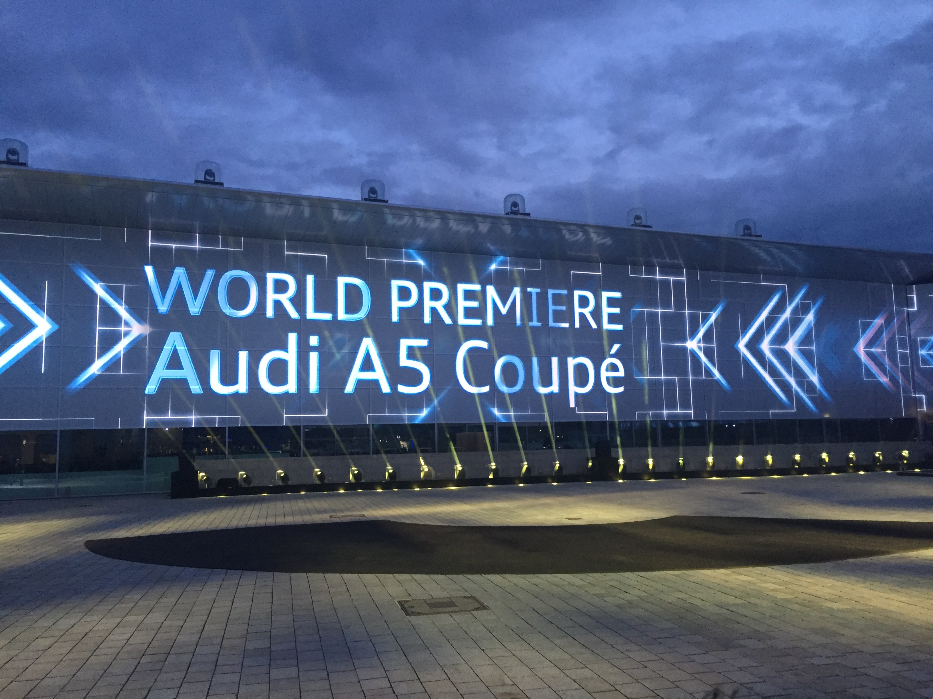Onthulling Audi A5 Coup? bij de perspresentatie in Ingolstadt. De nieuwe Audi A5 is iets groter, ruimer, zuiniger en nog sportiever dan zijn voorganger en komt in de herfst 2016 naar Nederland.