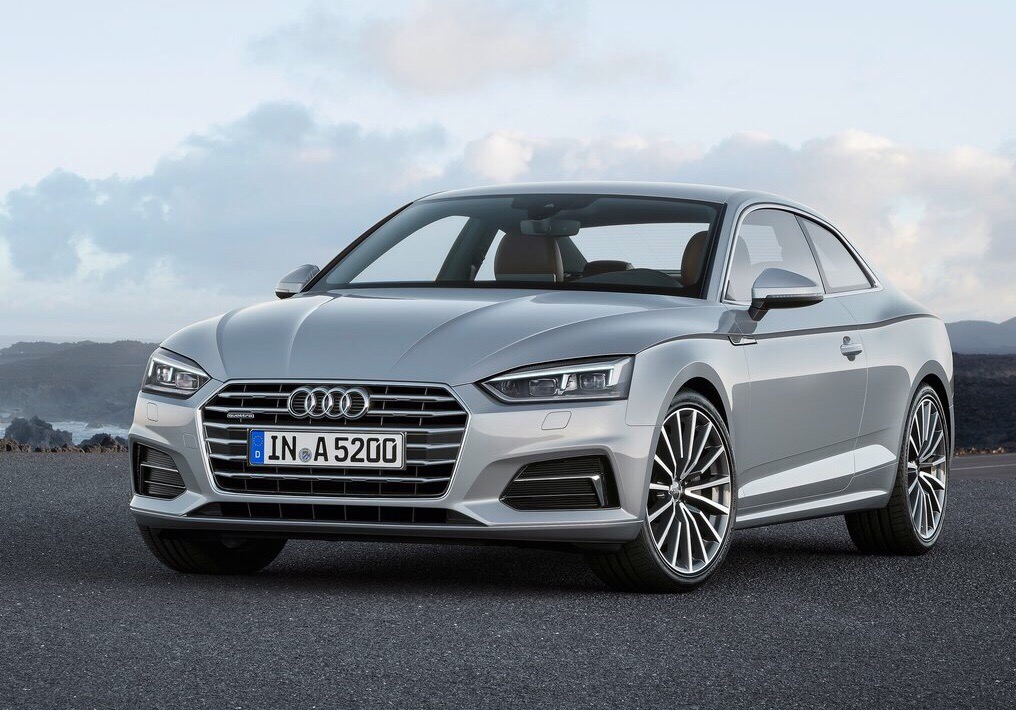 Onthulling Audi A5 Coup? bij de perspresentatie in Ingolstadt. De nieuwe Audi A5 is iets groter, ruimer, zuiniger en nog sportiever dan zijn voorganger en komt in de herfst 2016 naar Nederland.