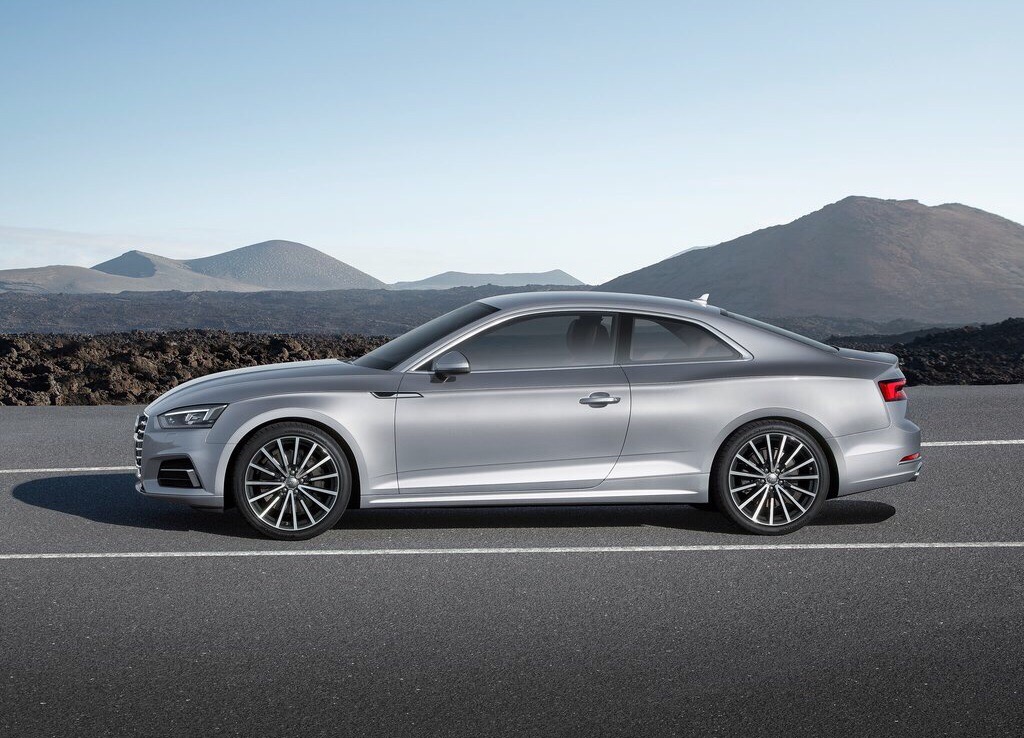 Onthulling Audi A5 Coup? bij de perspresentatie in Ingolstadt. De nieuwe Audi A5 is iets groter, ruimer, zuiniger en nog sportiever dan zijn voorganger en komt in de herfst 2016 naar Nederland.