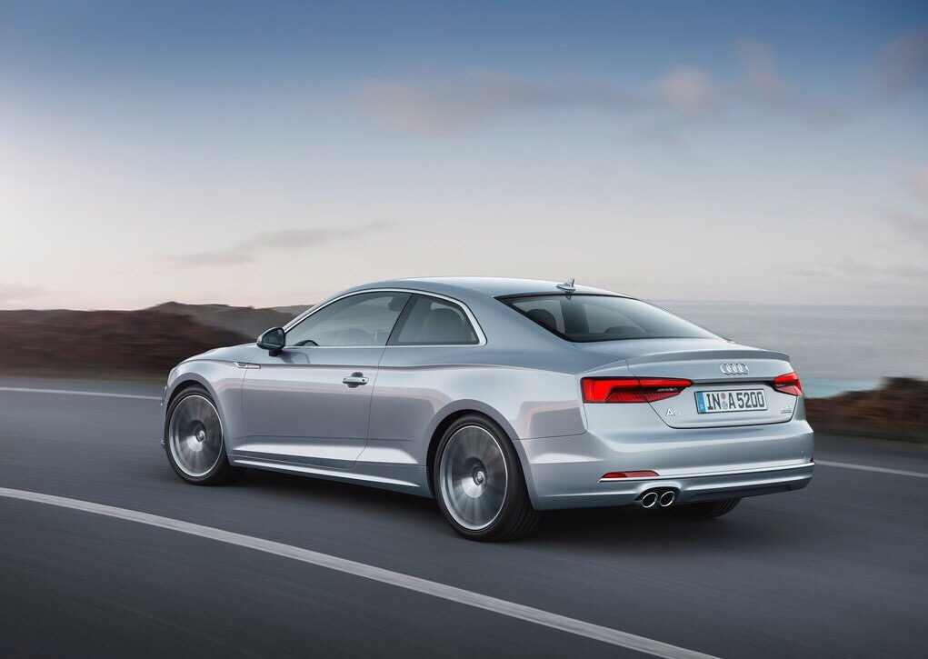 Onthulling Audi A5 Coup? bij de perspresentatie in Ingolstadt. De nieuwe Audi A5 is iets groter, ruimer, zuiniger en nog sportiever dan zijn voorganger en komt in de herfst 2016 naar Nederland.