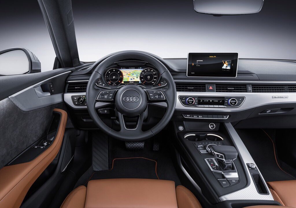 Onthulling Audi A5 Coup? bij de perspresentatie in Ingolstadt. De nieuwe Audi A5 is iets groter, ruimer, zuiniger en nog sportiever dan zijn voorganger en komt in de herfst 2016 naar Nederland.