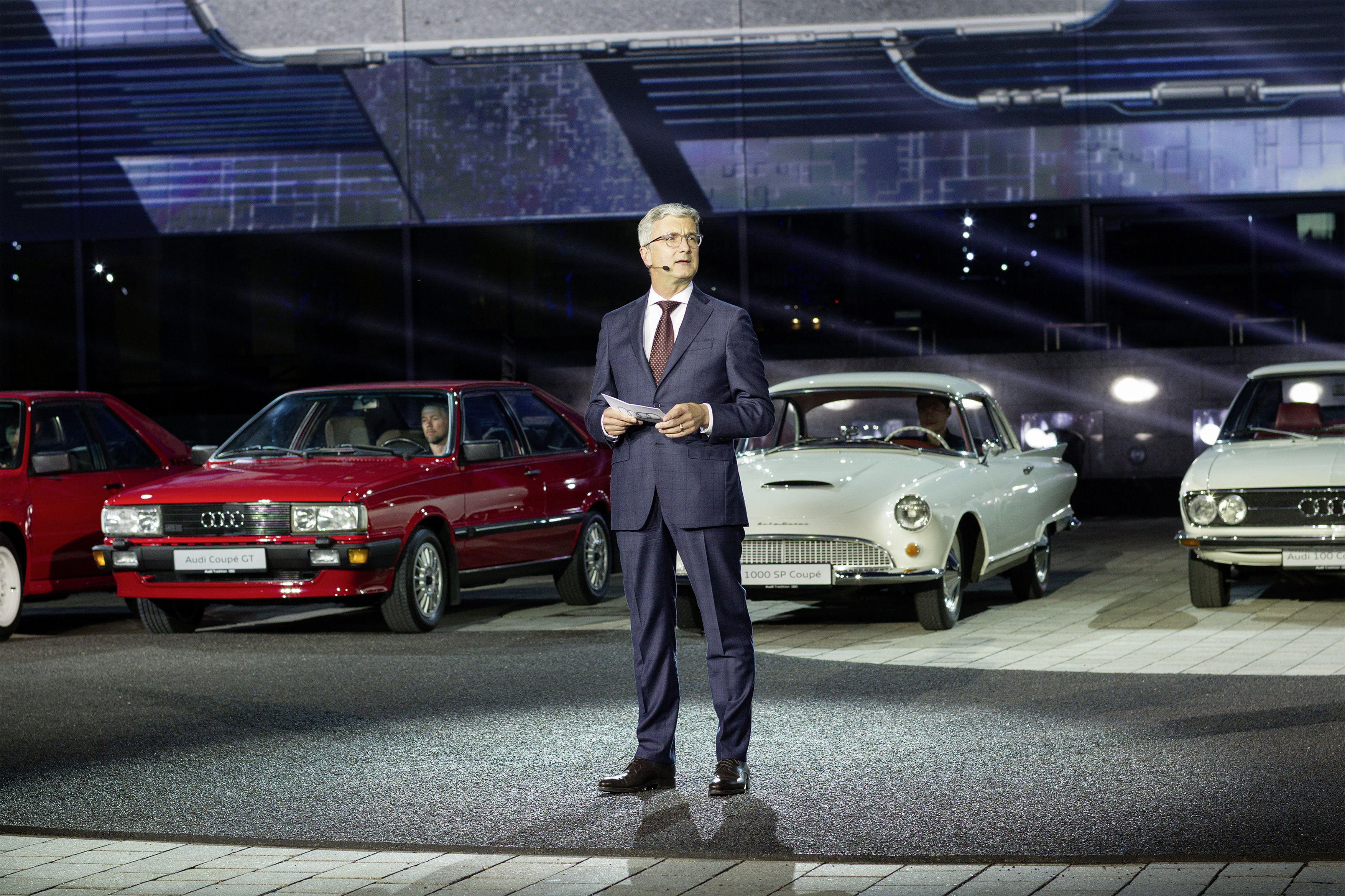 Onthulling Audi A5 Coup? bij de perspresentatie in Ingolstadt. De nieuwe Audi A5 is iets groter, ruimer, zuiniger en nog sportiever dan zijn voorganger en komt in de herfst 2016 naar Nederland.