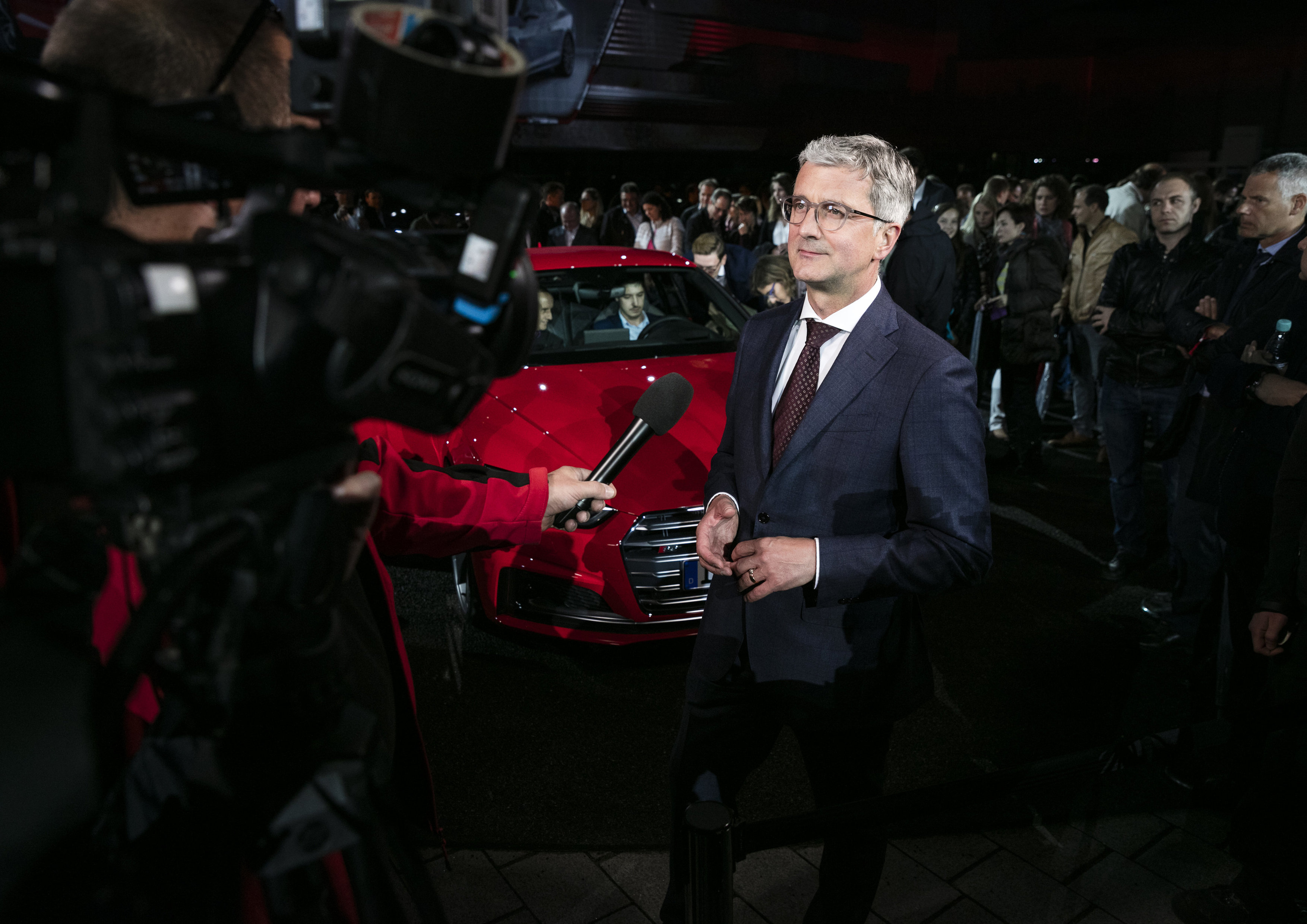 Onthulling Audi A5 Coup? bij de perspresentatie in Ingolstadt. De nieuwe Audi A5 is iets groter, ruimer, zuiniger en nog sportiever dan zijn voorganger en komt in de herfst 2016 naar Nederland.