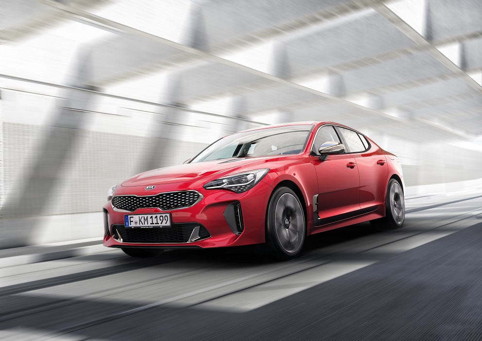 Op de North American International Auto Show in Detroit, die gisteren van start is gegaan, heeft Kia het doek getrokken van de nieuwe vijfdeurs GT. De auto blijkt door het leven te gaan als Stinger.