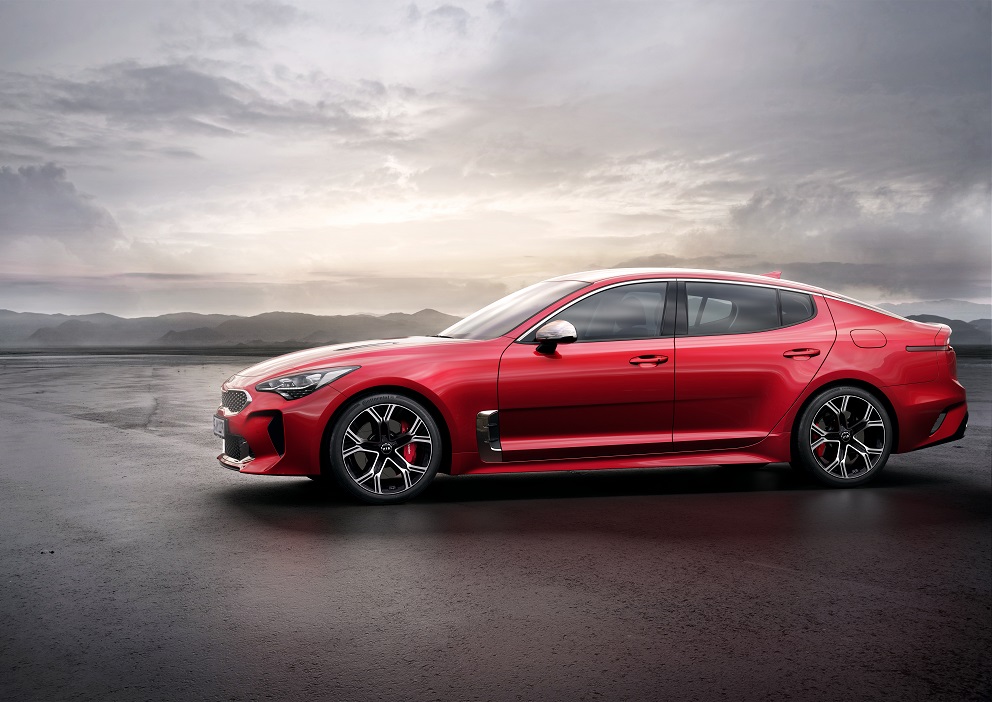 Op de North American International Auto Show in Detroit, die gisteren van start is gegaan, heeft Kia het doek getrokken van de nieuwe vijfdeurs GT. De auto blijkt door het leven te gaan als Stinger.