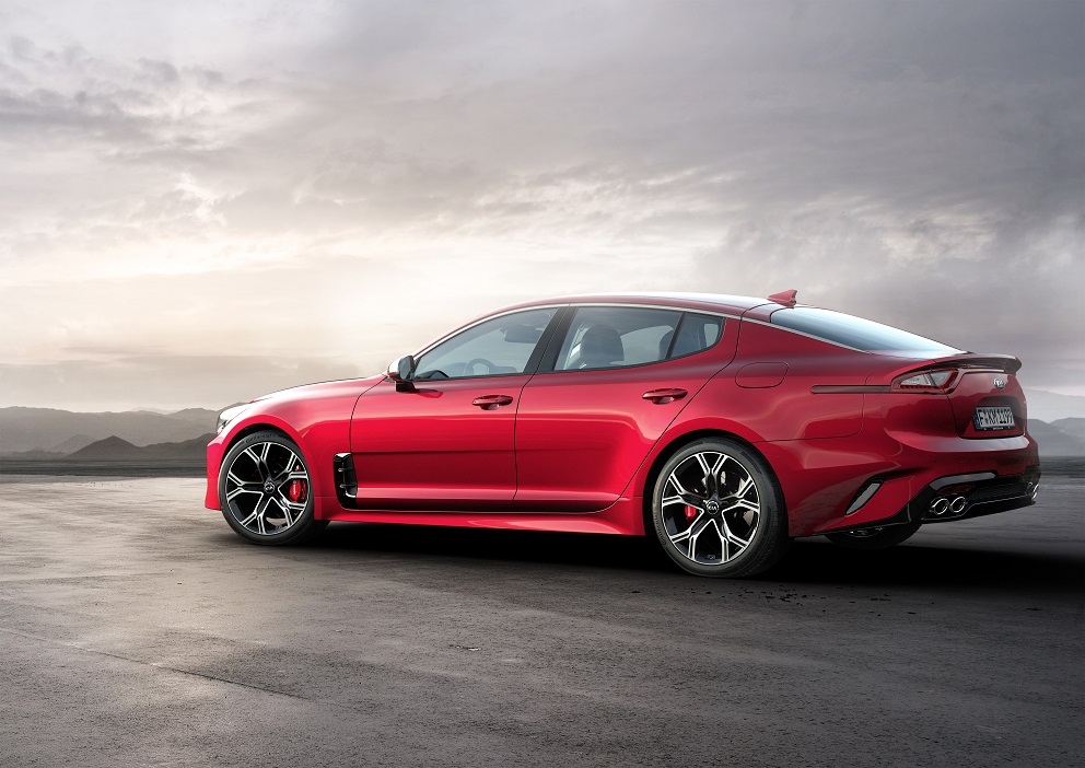 Op de North American International Auto Show in Detroit, die gisteren van start is gegaan, heeft Kia het doek getrokken van de nieuwe vijfdeurs GT. De auto blijkt door het leven te gaan als Stinger.