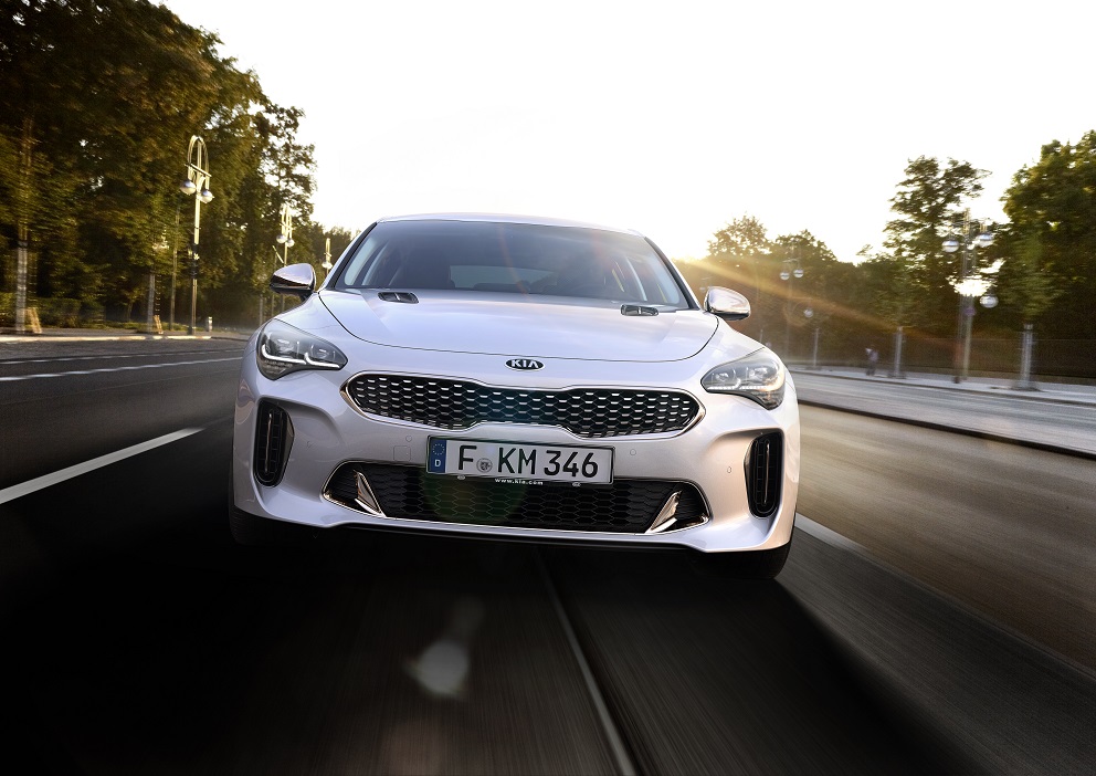 Op de North American International Auto Show in Detroit, die gisteren van start is gegaan, heeft Kia het doek getrokken van de nieuwe vijfdeurs GT. De auto blijkt door het leven te gaan als Stinger.