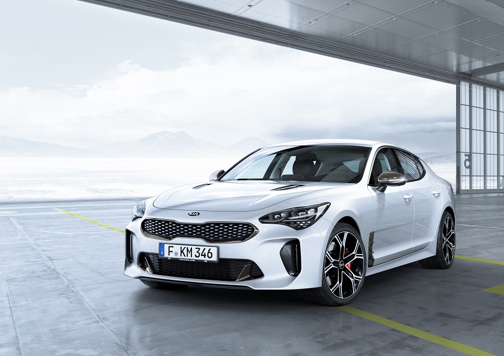 Op de North American International Auto Show in Detroit, die gisteren van start is gegaan, heeft Kia het doek getrokken van de nieuwe vijfdeurs GT. De auto blijkt door het leven te gaan als Stinger.