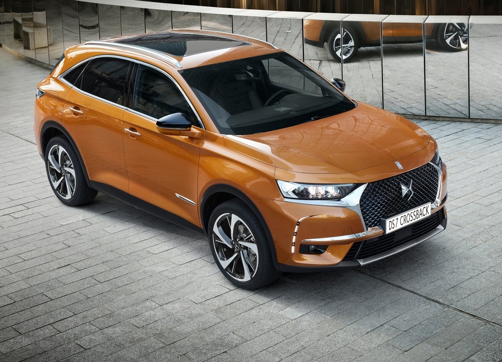 DS presenteert de DS7 Crossback. Dat is niet alleen de eerste SUV van het merk, maar ook het nieuwe vlaggenschip en de eerste volledig eigen auto sinds de afscheiding van Citron