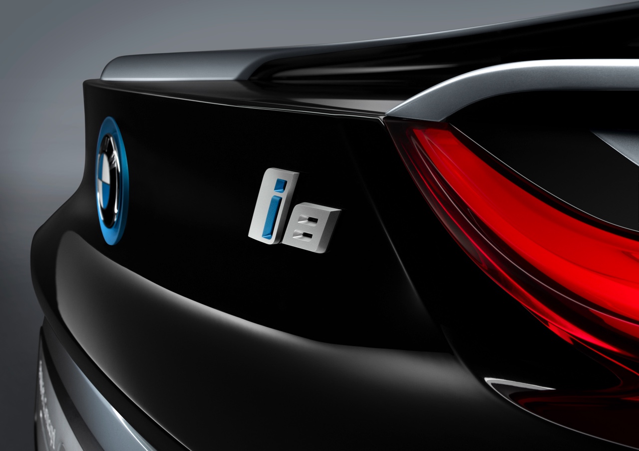 De BMW i8 Spyder is onderweg naar CES 2016. Op de technologiebeurs onthult het merk de productieversie van de i8.