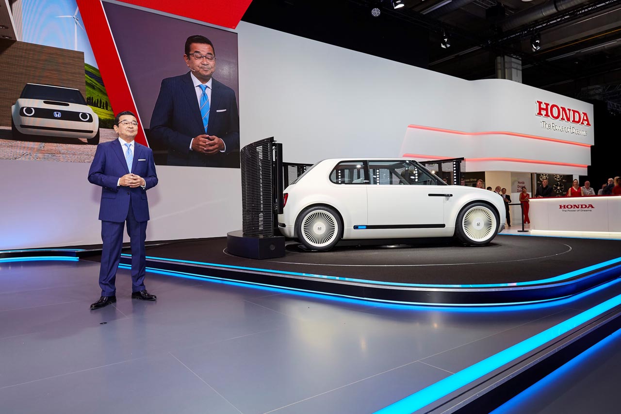 Honda laat in Frankfurt de Urban EV Concept zien, een compacte, elektrisch aangedreven auto die in 2019 zal verschijnen.