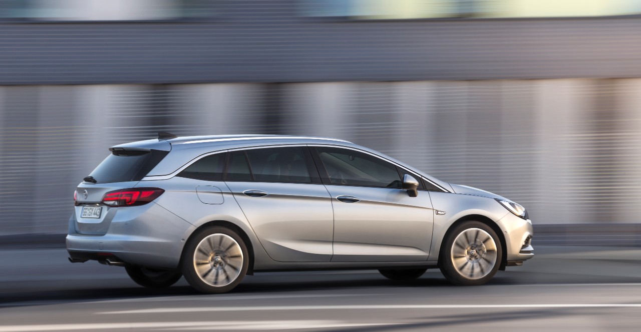 Opel Astra ook als Sports Tourer naar IAA Frankfurt. De Astra stationwagon is eind 2015 bestelbaar voor prijzen vanaf circa 21 mille.