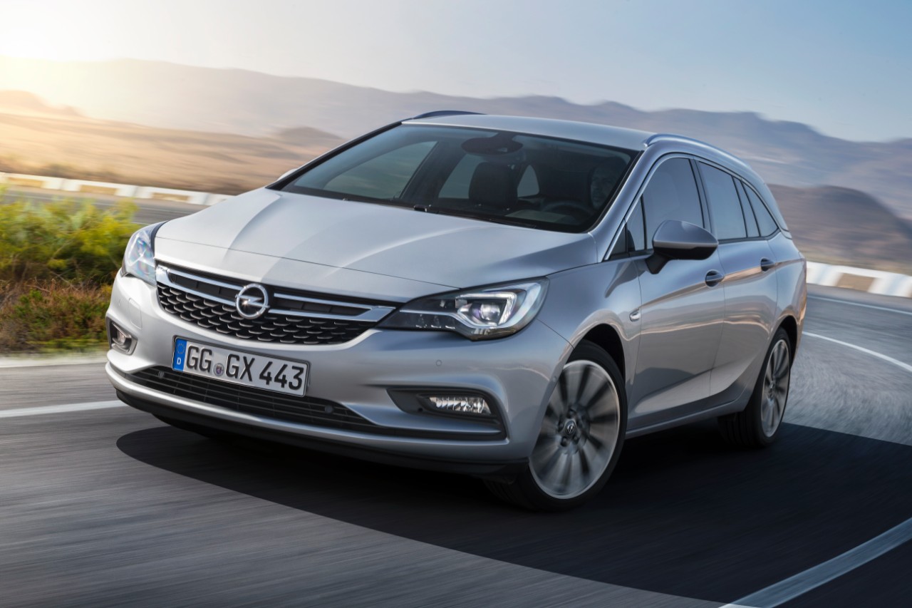 Opel Astra ook als Sports Tourer naar IAA Frankfurt. De Astra stationwagon is eind 2015 bestelbaar voor prijzen vanaf circa 21 mille.