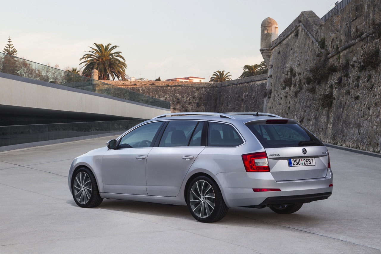 Skoda Octavia krijgt 1.0 TSI ter vervanging van de 1.2 TSI. De nieuwe driecilinder levert 115 pk en 200 Nm en is optioneel gekoppeld aan de DSG-7 automaat.