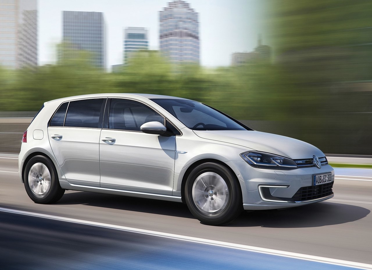 Vorige week werd de facelift van de Volkswagen Golf onthuld, maar voor de e-Golf moesten we nog even geduld hebben. We wisten al dat ie verder kwam op n accu, maar nu weten we meer...