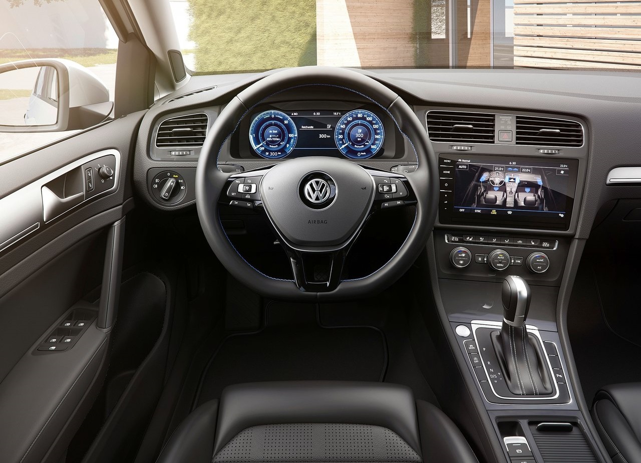 Vorige week werd de facelift van de Volkswagen Golf onthuld, maar voor de e-Golf moesten we nog even geduld hebben. We wisten al dat ie verder kwam op n accu, maar nu weten we meer...