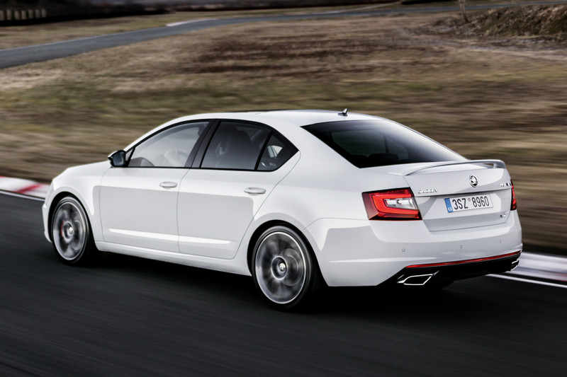 De gefacelifte Skoda Octavia maakt binnenkort zijn weg naar de dealers. Na de gewone variant, is het nu de beurt aan de RS om onthuld te worden. Ook bij de RS blijven de wijzigingen niet puur visueel
