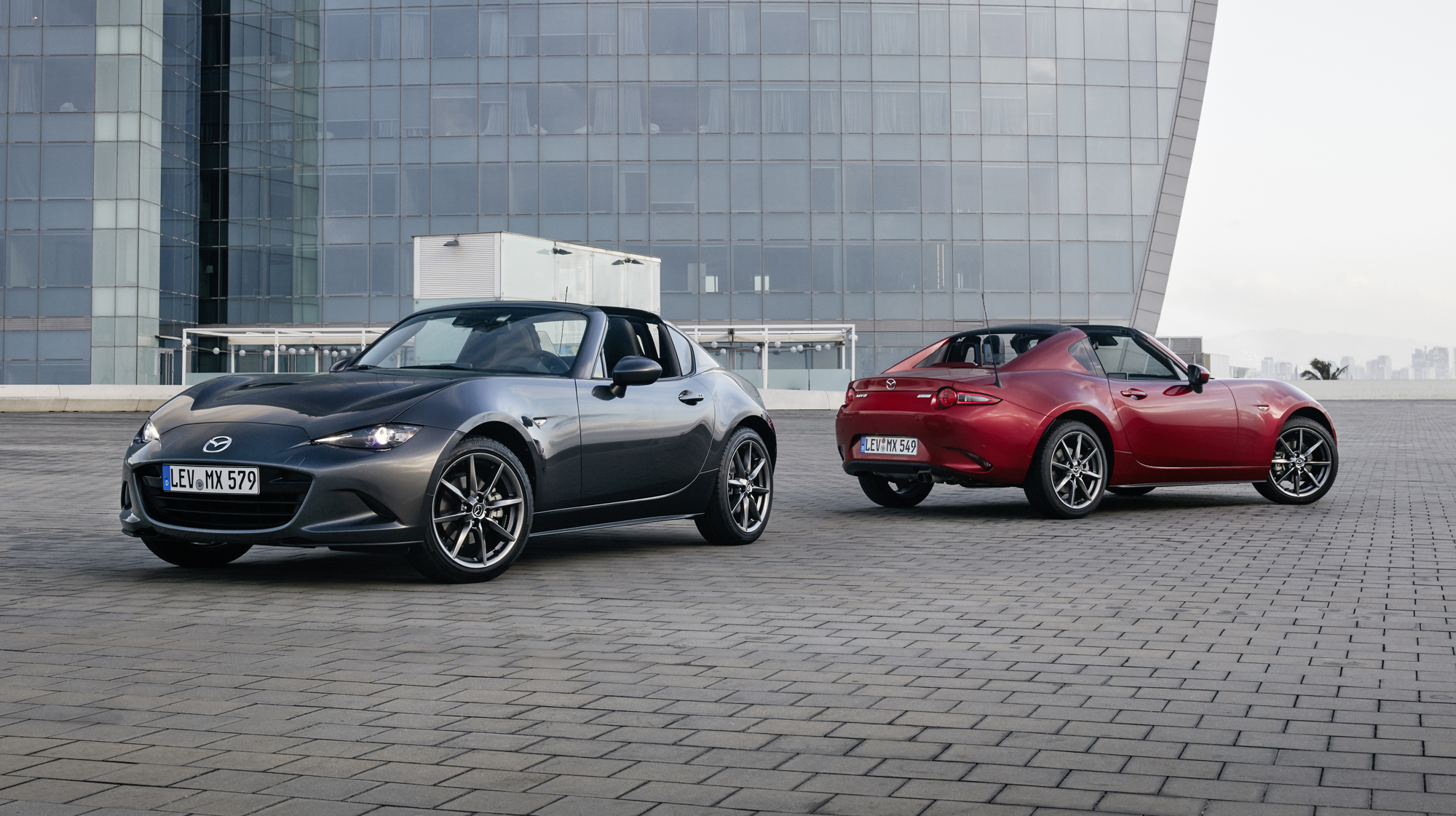 Mazda MX-5 RF rijtest AutoVandaag.