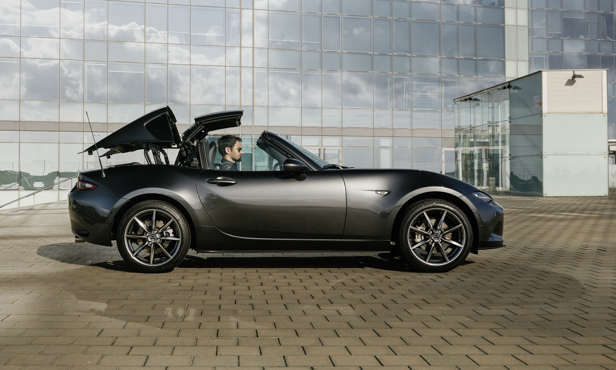 Mazda MX-5 RF rijtest AutoVandaag.