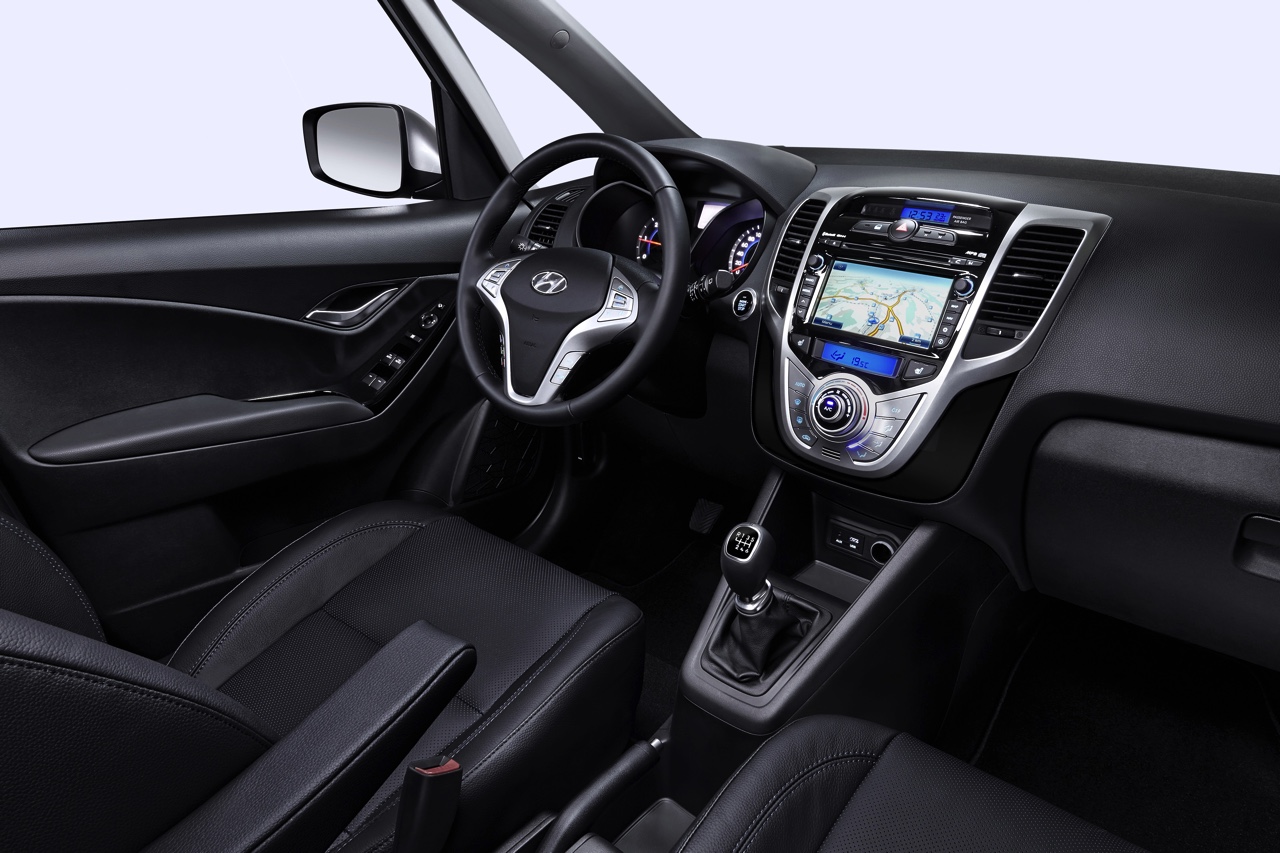 Facelift Hyundai ix20 vertegenwoordigt een nieuw gezicht voor de MPV van Hyundai. Vanaf mei 2015 rollen de eerste exemplaren van de band.