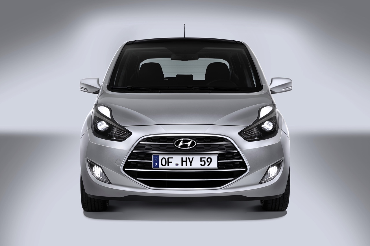 Facelift Hyundai ix20 vertegenwoordigt een nieuw gezicht voor de MPV van Hyundai. Vanaf mei 2015 rollen de eerste exemplaren van de band.