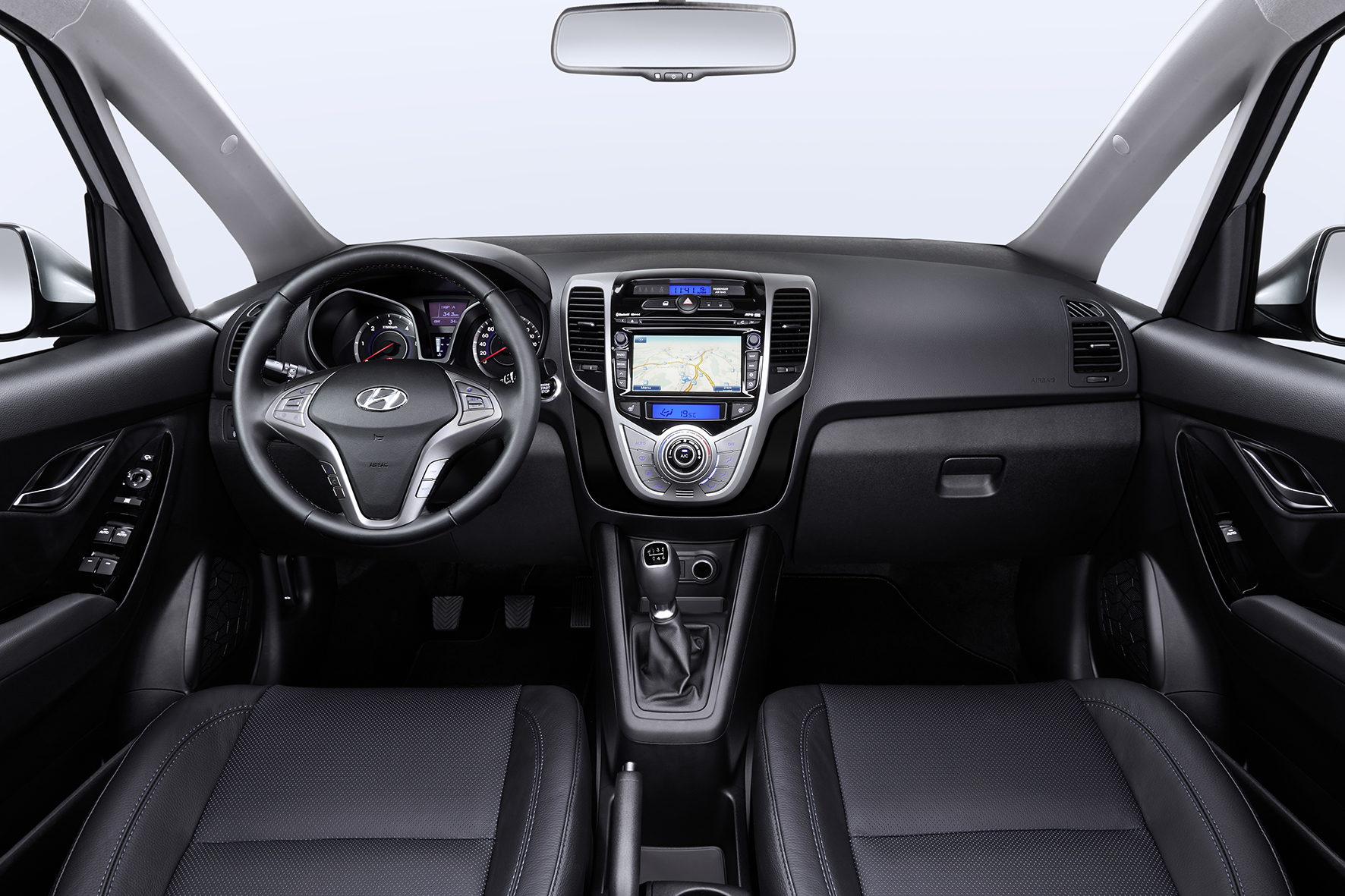 Facelift Hyundai ix20 vertegenwoordigt een nieuw gezicht voor de MPV van Hyundai. Vanaf mei 2015 rollen de eerste exemplaren van de band.