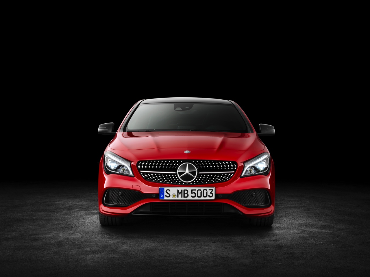 De facelift van de Mercedes CLA die zijn debuut beleeft op de New York International Auto Show is meer een update voor het in- en exterieur, met de komst van een nieuwe 180d diesel.