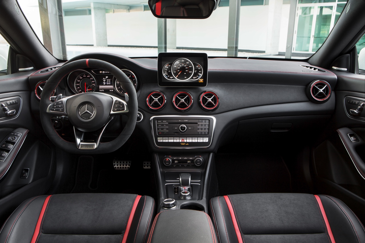 De facelift van de Mercedes CLA die zijn debuut beleeft op de New York International Auto Show is meer een update voor het in- en exterieur, met de komst van een nieuwe 180d diesel.