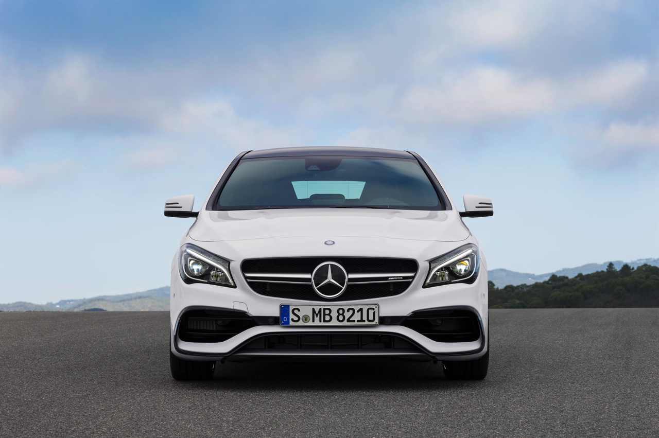 De facelift van de Mercedes CLA die zijn debuut beleeft op de New York International Auto Show is meer een update voor het in- en exterieur, met de komst van een nieuwe 180d diesel.