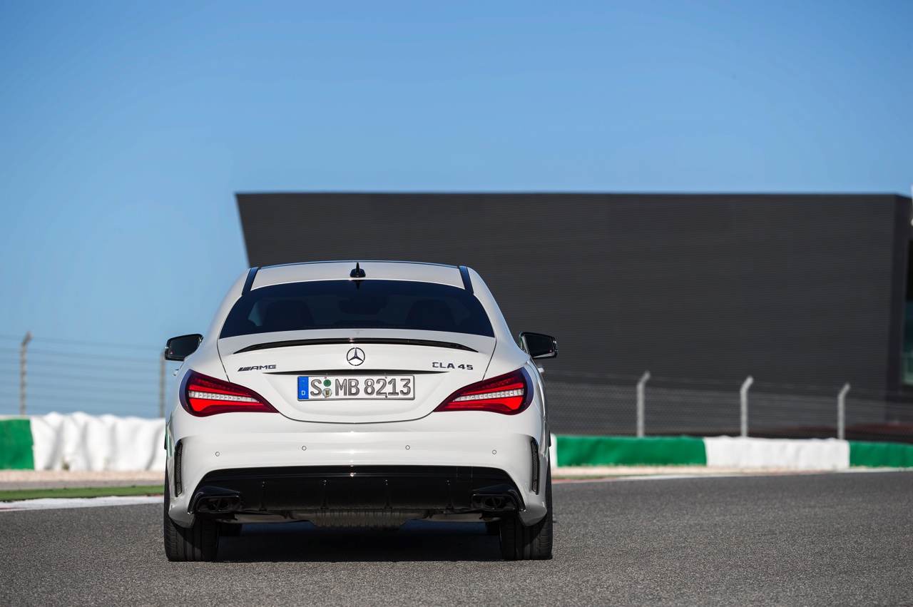 De facelift van de Mercedes CLA die zijn debuut beleeft op de New York International Auto Show is meer een update voor het in- en exterieur, met de komst van een nieuwe 180d diesel.