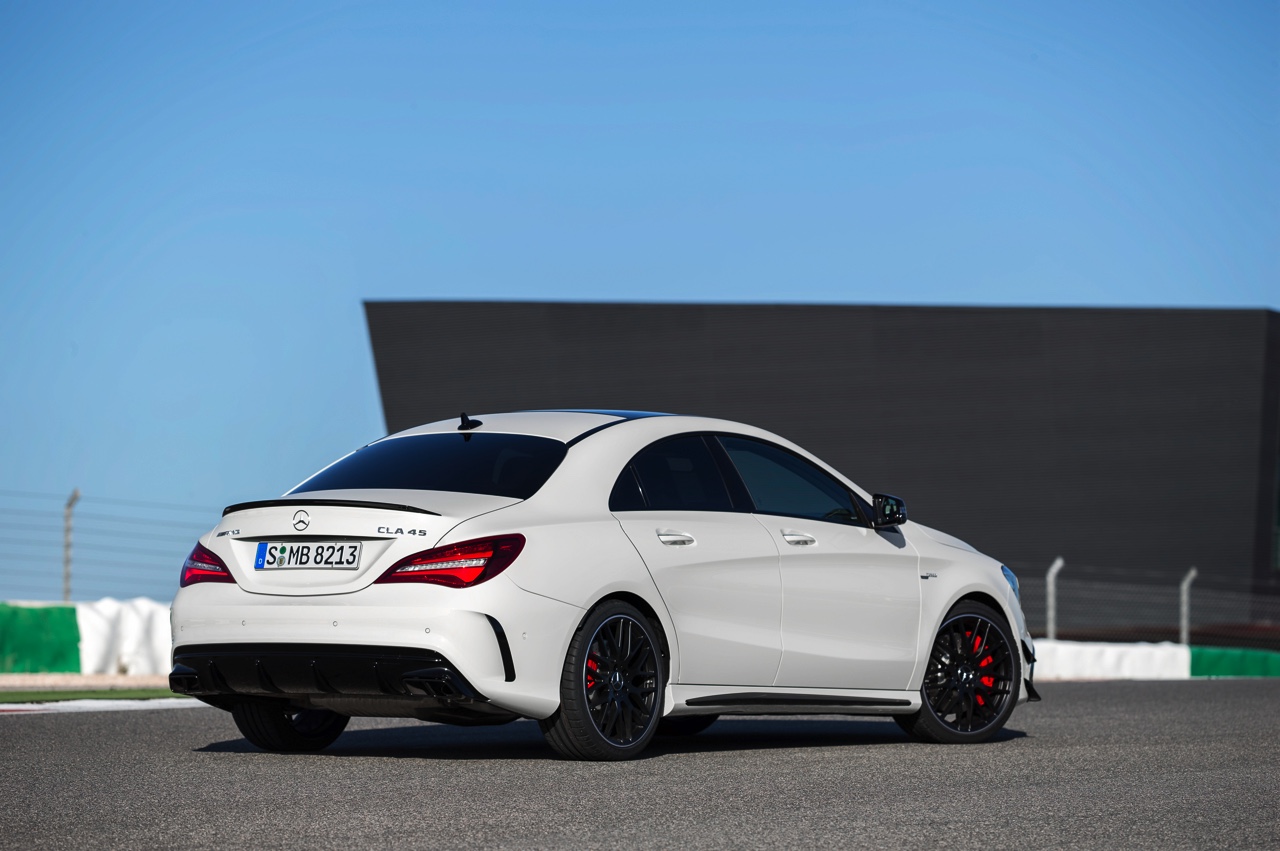 De facelift van de Mercedes CLA die zijn debuut beleeft op de New York International Auto Show is meer een update voor het in- en exterieur, met de komst van een nieuwe 180d diesel.