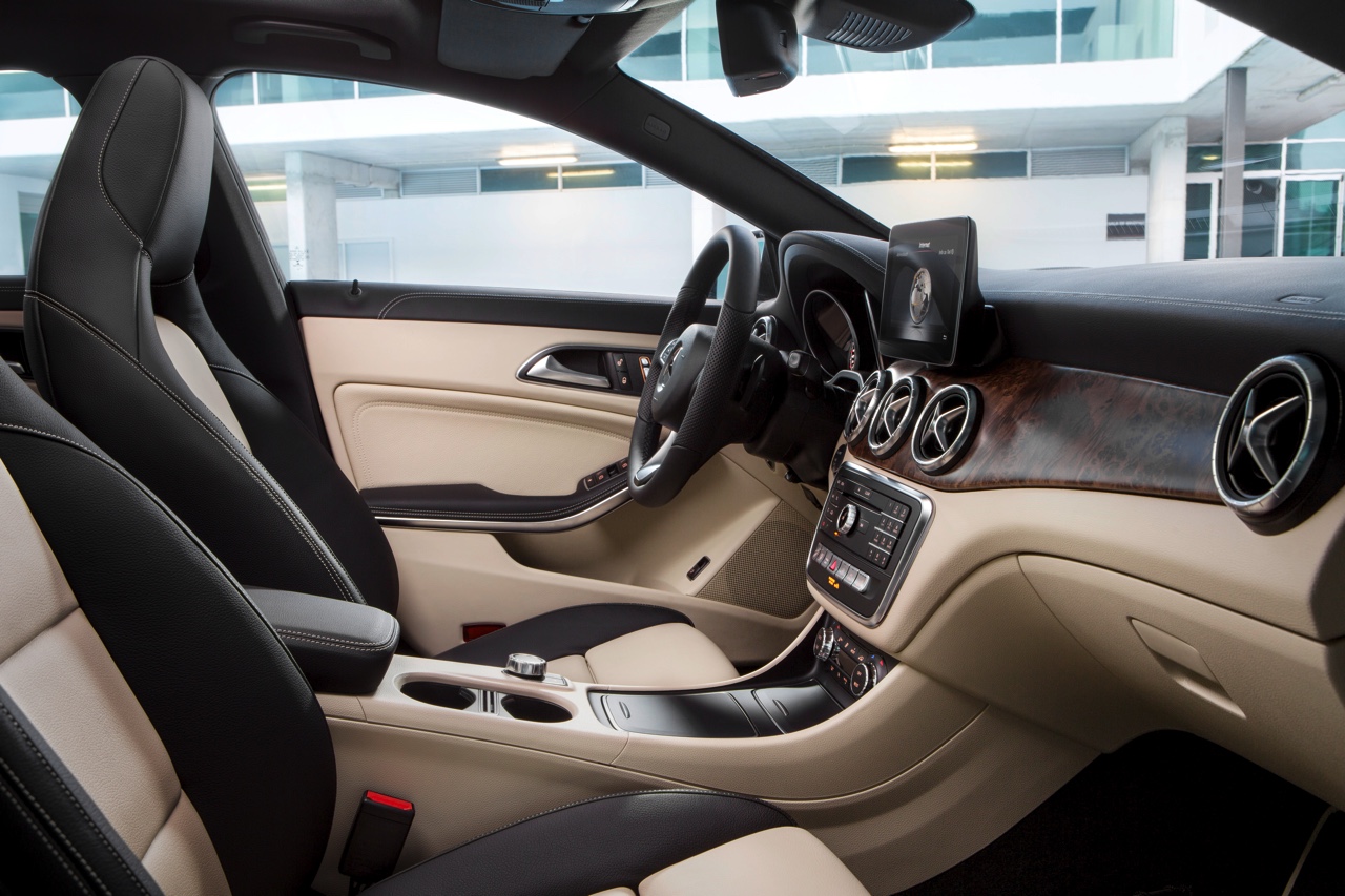 De facelift van de Mercedes CLA die zijn debuut beleeft op de New York International Auto Show is meer een update voor het in- en exterieur, met de komst van een nieuwe 180d diesel.
