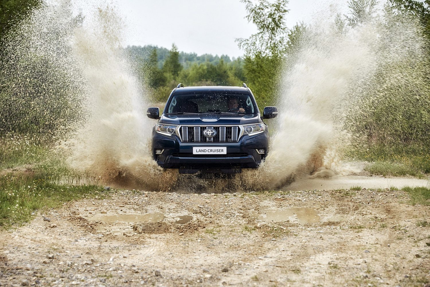 Toyota geeft de nieuwe generatie Land Cruiser prijzen. Het model komt er als drie- en vijfdeurs op geel en grijs kenteken.