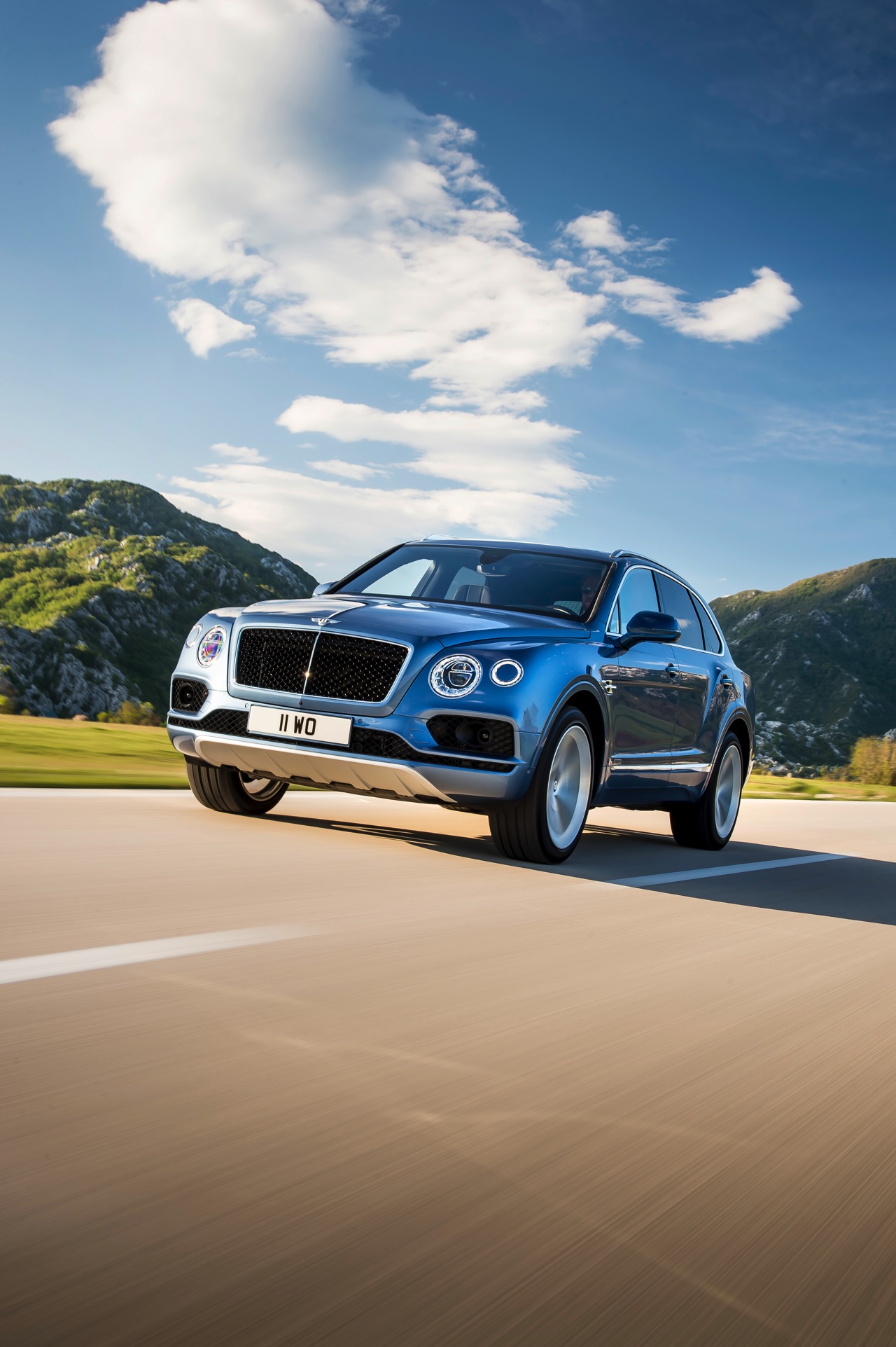 Na de introductie van de Bentley Bentayga W12 is het de beurt aan de Bentayga Diesel met 4.0 V8 dieselmotor, goed voor 435 pk en 900 Newtonmeter. De snelste diesel-SUV ooit!
