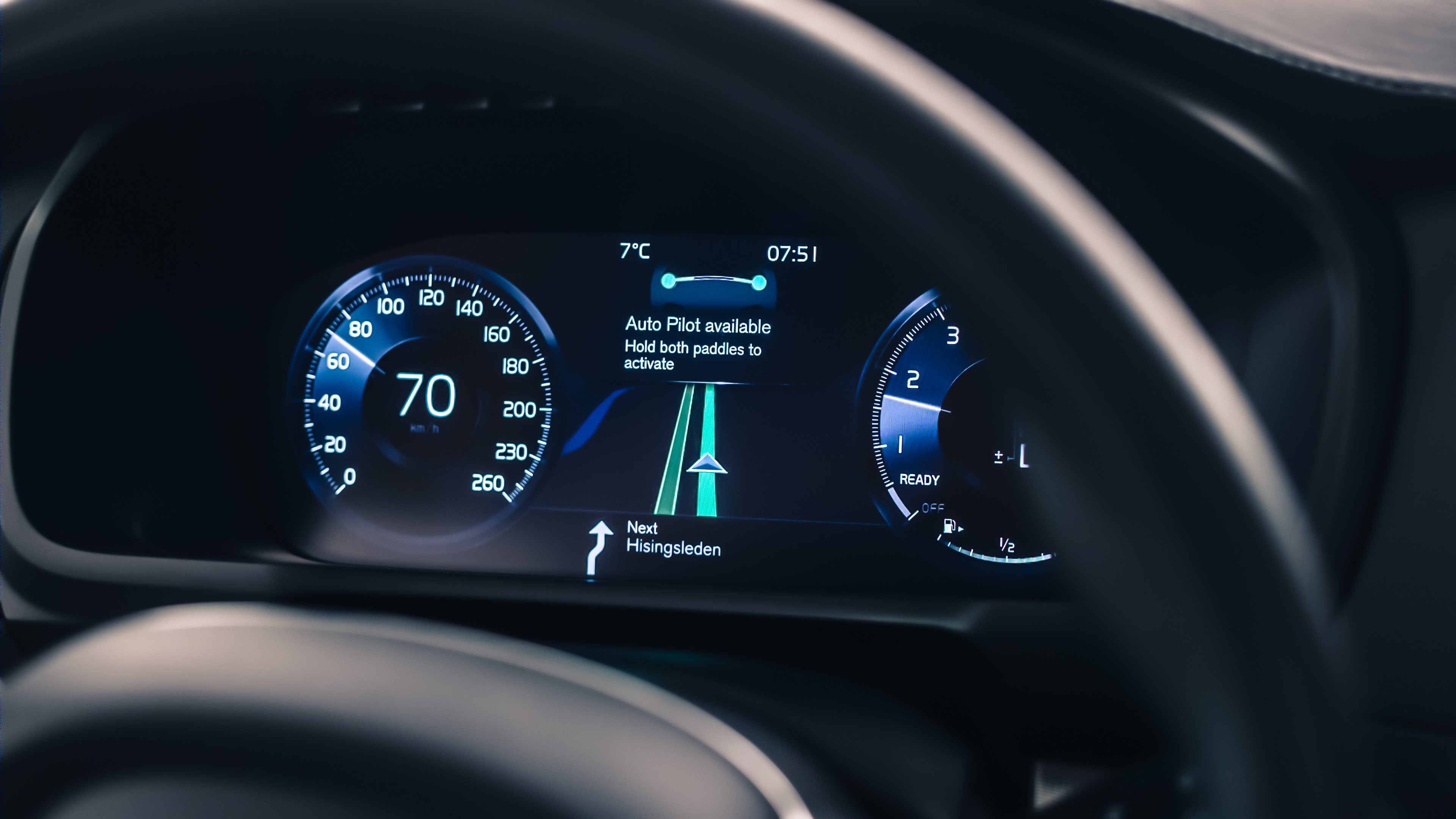 Volvo breidt het Drive Me project met zelfrijdende auto's uit in London. Onder de noemer Drive Me London gaan in 2017 zo'n 50 en in 2018 ongeveer 100 autonome auto's de weg op.