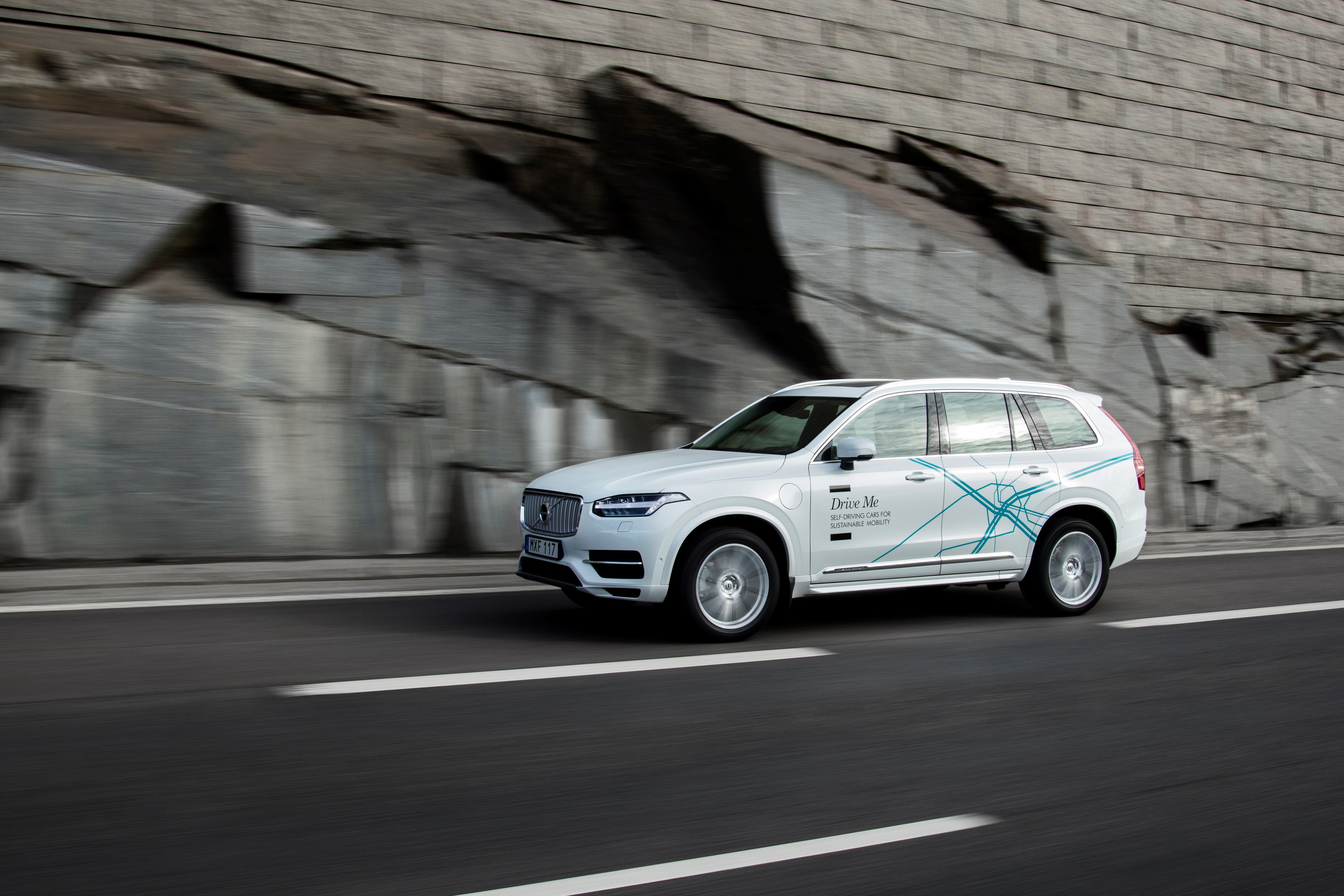 Volvo breidt het Drive Me project met zelfrijdende auto's uit in London. Onder de noemer Drive Me London gaan in 2017 zo'n 50 en in 2018 ongeveer 100 autonome auto's de weg op.