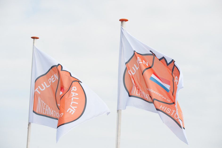 Zaterdag 7 mei rijden alle deelnemers van de Tupenrallye 2016 naar de finish in Noordwijk. De eindstreep bevindt zich traditiegetrouw bij Grand Hotel Huis ter Duin. Kom je ook naar de huldiging?