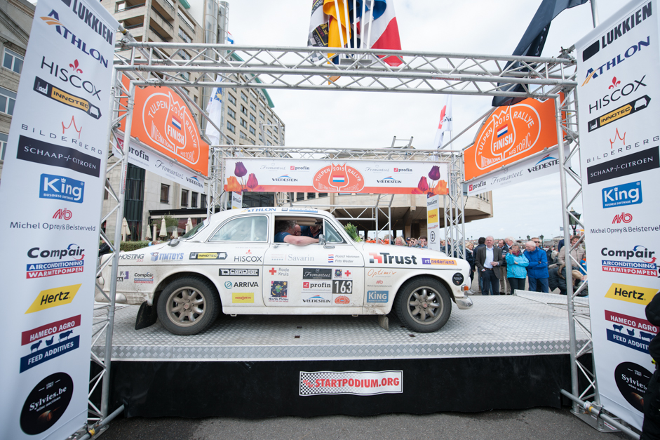 Zaterdag 7 mei rijden alle deelnemers van de Tupenrallye 2016 naar de finish in Noordwijk. De eindstreep bevindt zich traditiegetrouw bij Grand Hotel Huis ter Duin. Kom je ook naar de huldiging?