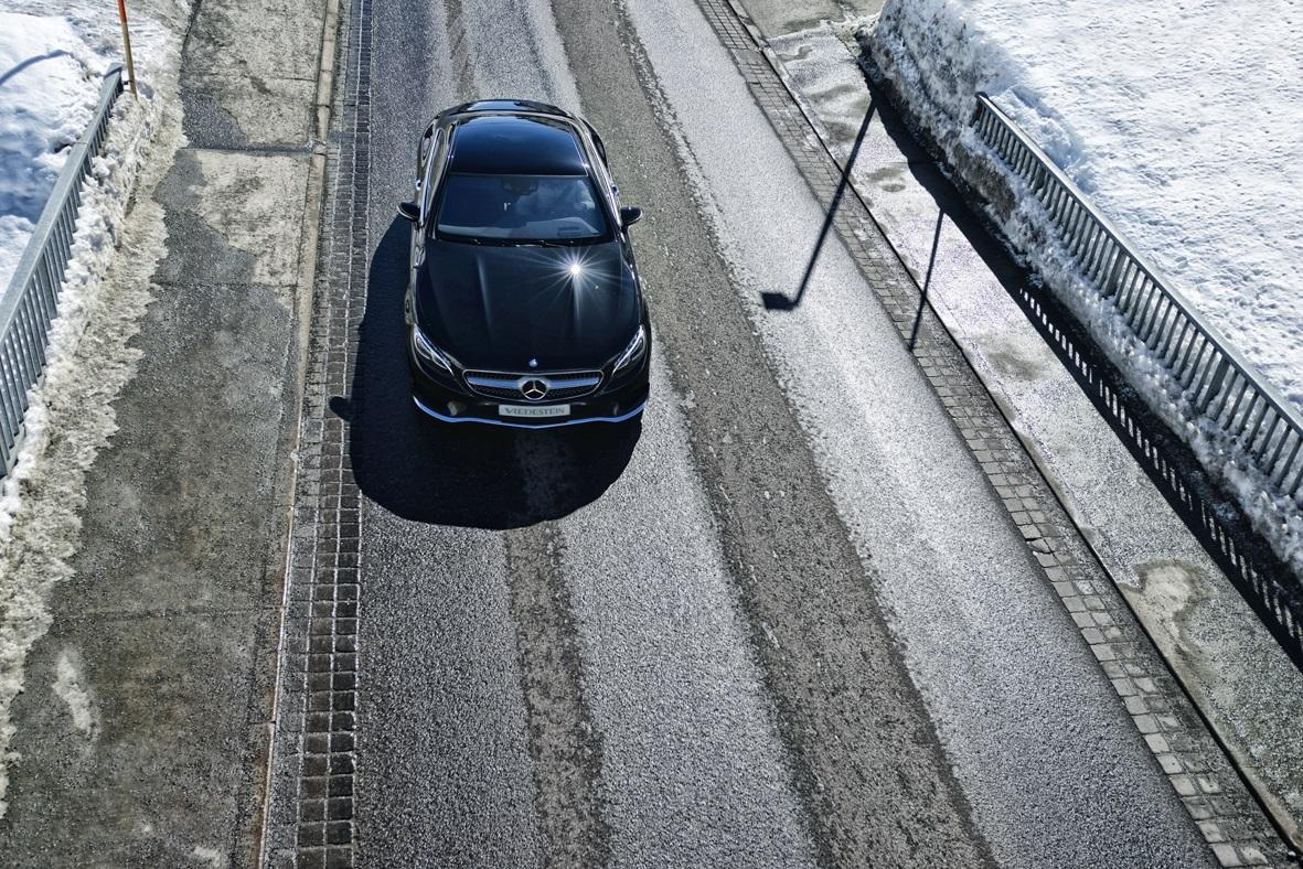 Voor het veilig rijden in wintersportgebieden zijn een aantal zaken van groot belang, maar toch worden ze nog wel eens vergeten. Hieronder zetten we eens op een rijtje waar je allemaal aan moet denken